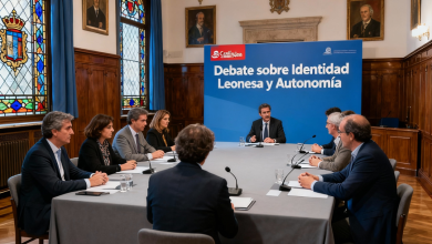 Carlos Martínez y la polémica de la "y": cómo una conjunción desata la crisis leonesista en el PSOE de Castilla y León 8 Alcalde de León defendiendo la identidad regional y autonomía leonesa