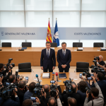 Feijóo anuncia a Juanfran Pérez Llorca como candidato del PP para presidir la Generalitat Valenciana tras la dimisión de Carlos Mazón Feijóo y Pérez Llorca durante rueda de prensa oficial en Valencia