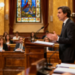García-Page interviniendo en el Congreso durante la defensa de la reforma estatutaria