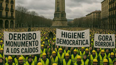 Manifestación Masiva en Pamplona: 2.600 Personas Exigen el Derribo del Monumento a los Caídos 10 Lectura de manifiesto y concierto de Fermín Balentzia para cerrar el acto