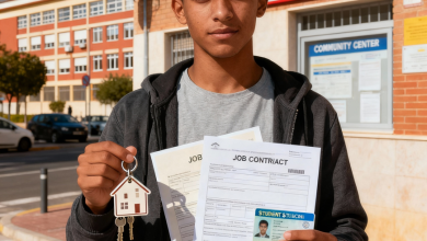 Jóvenes migrantes participando en un taller de formación laboral en España.