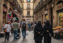 Europa y el velo integral: qué dijo Estrasburgo y por qué Vox y Junts usan ahora un argumento que el tribunal rechazó 7 Dos mujeres con niqab caminando por una calle de Barcelona.