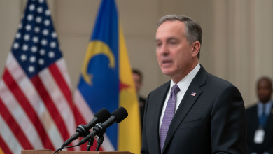 Marco Rubio y la bandera de Cuba en segundo plano en un acto diplomático